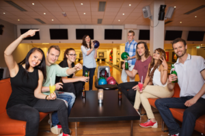 bowling-party-friends